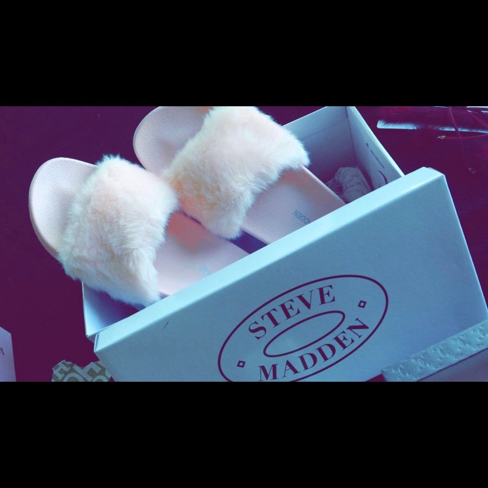 NEVER WORN Steve Madden Furry Slides